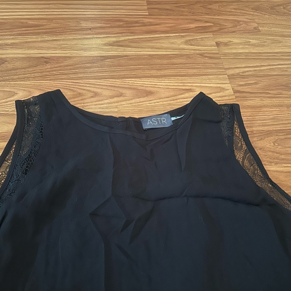 Versatile sharp black ASTR blouse. Size M - Picture 6 of 9